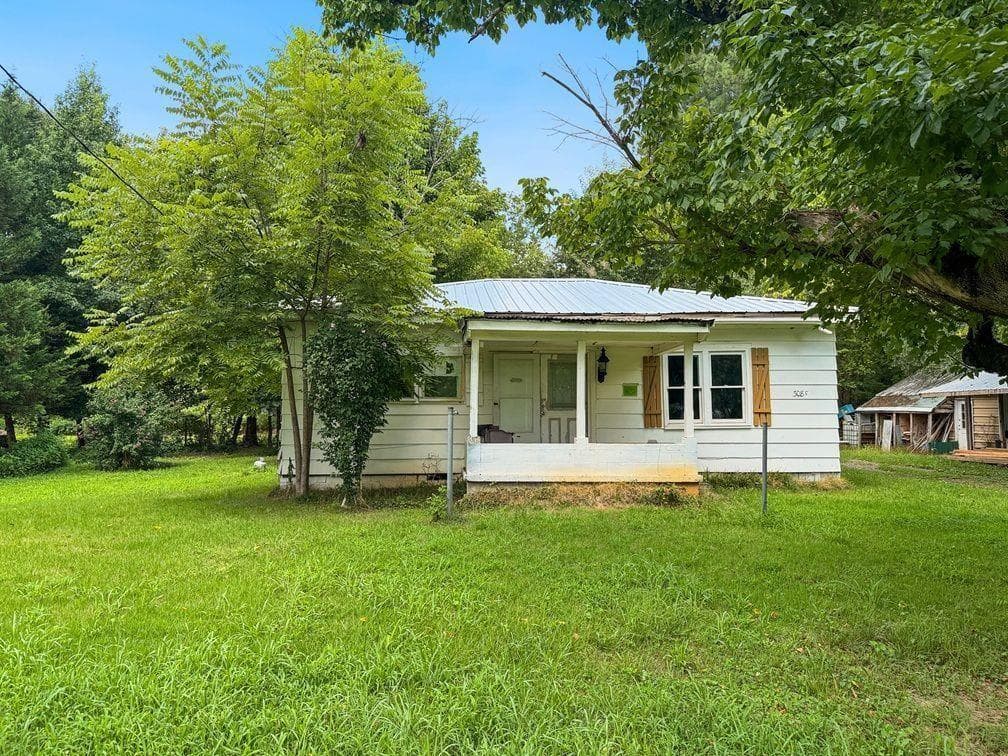 3 bedroom, 2 bathroom, 1,064 sq ft single family residence under contract at 3085 US-41, Calhoun, GA 30701