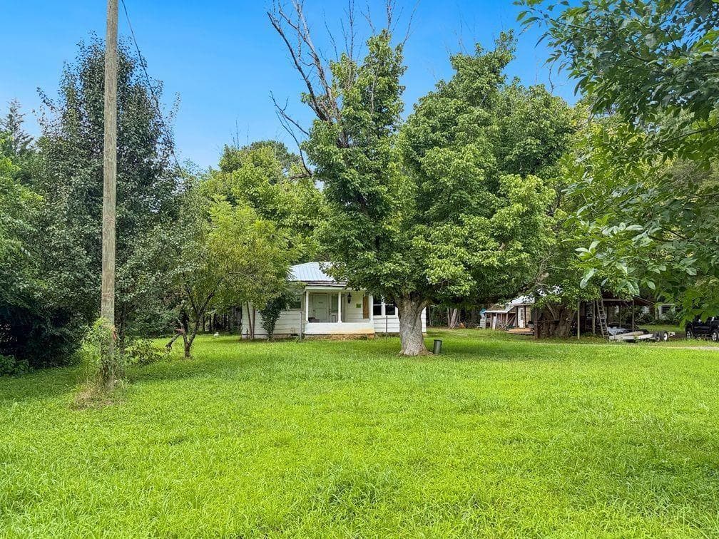 3 bedroom, 2 bathroom, 1,064 sq ft single family residence under contract at 3085 US-41, Calhoun, GA 30701 — photo 3