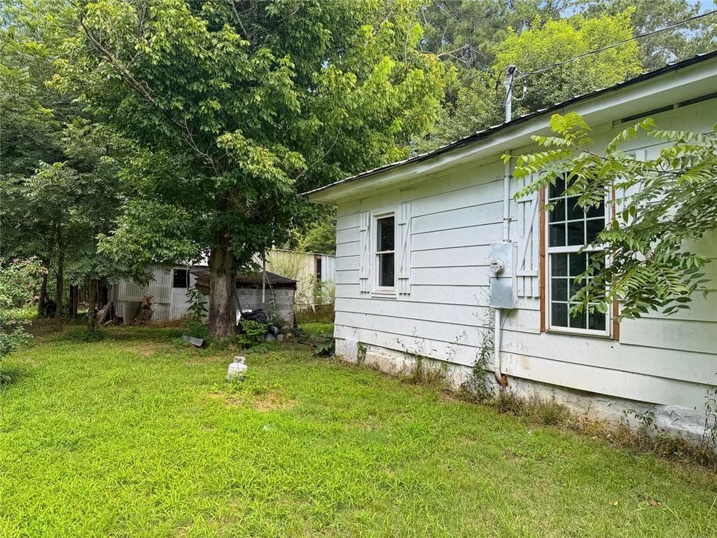 3 bedroom, 2 bathroom, 1,064 sq ft single family residence under contract at 3085 US-41, Calhoun, GA 30701 — photo 5
