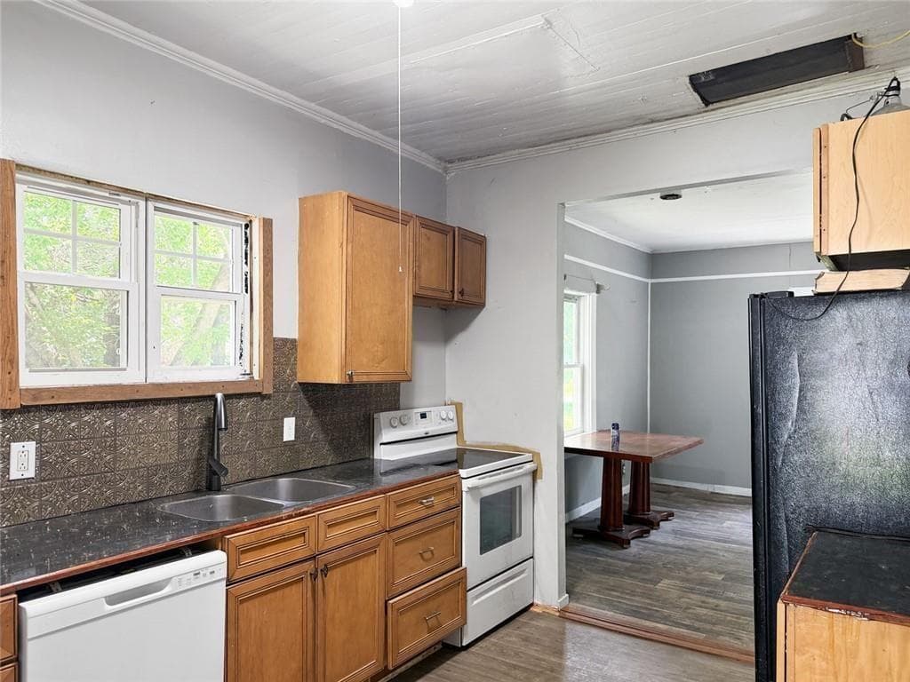 3 bedroom, 2 bathroom, 1,064 sq ft single family residence under contract at 3085 US-41, Calhoun, GA 30701 — photo 10