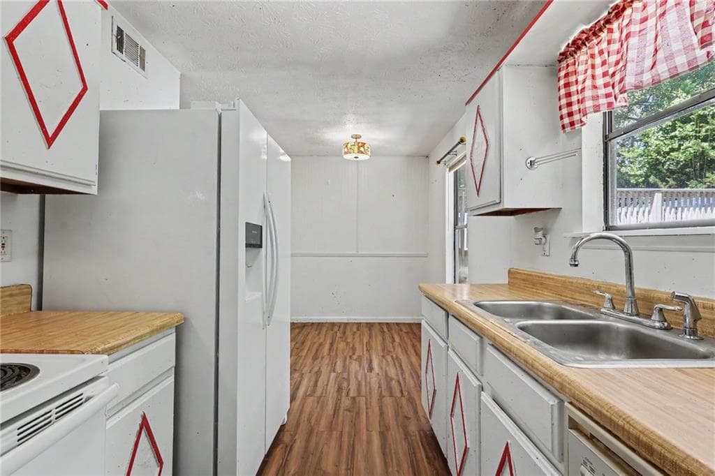 4 bedroom, 2 bathroom, 2,099 sq ft single family residence for sale at 655 Harvard Drive, Lilburn, GA 30047 — photo 8