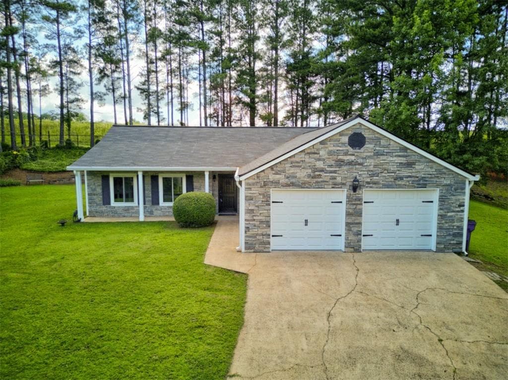 3 bedroom, 2 bathroom, 1,764 sq ft single family residence under contract at 908 River Rock Drive, Woodstock, GA 30188
