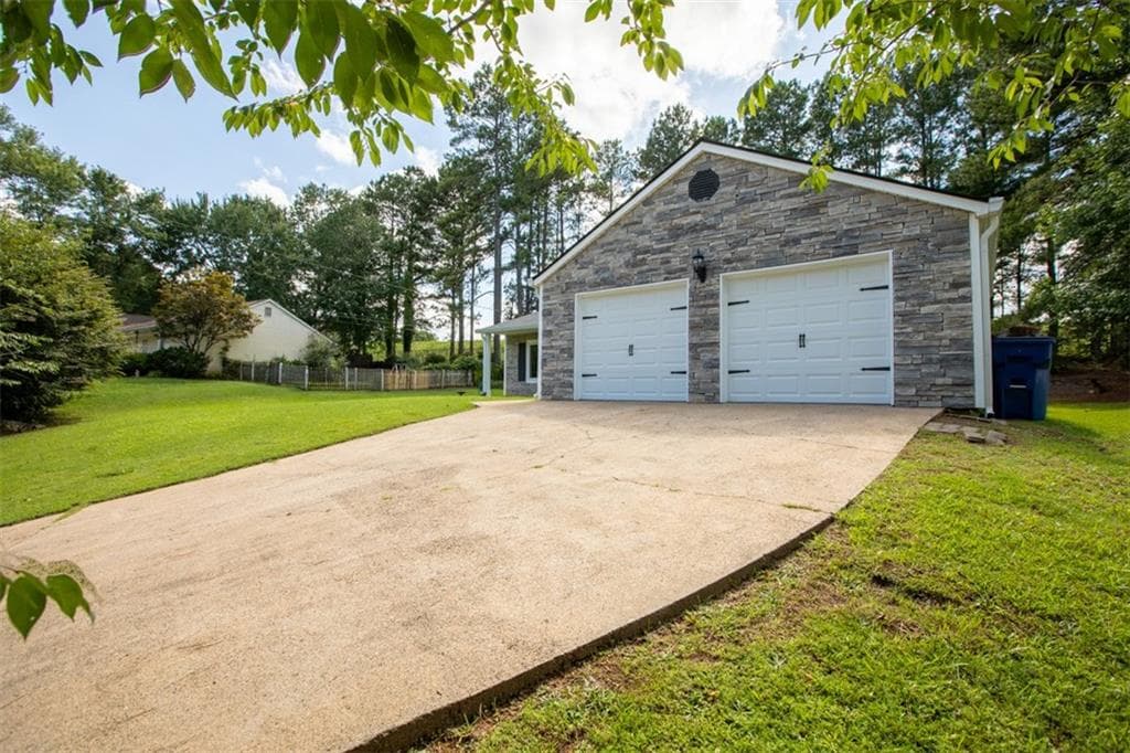 3 bedroom, 2 bathroom, 1,764 sq ft single family residence under contract at 908 River Rock Drive, Woodstock, GA 30188 — photo 5
