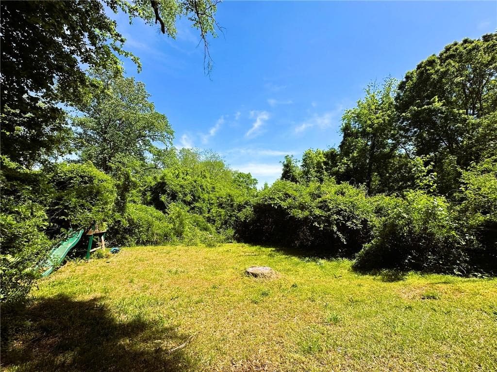 3 bedroom, 2 bathroom, 976 sq ft single family residence for rent at 1900 Meadow Lane 1900, Decatur, GA 30032 for $1,665 a month — photo 9