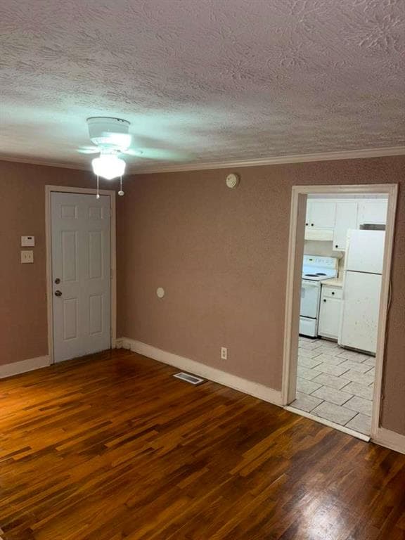 2 bedroom, 1 bathroom, 768 sq ft single family residence for sale at 6057 Hill Street, Douglasville, GA 30134 — photo 3