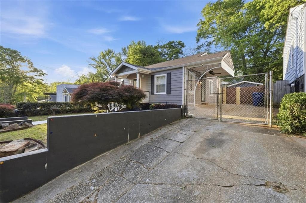 4 bedroom, 3 bathroom, 1,024 sq ft single family residence for sale at 486 Mead Street, Atlanta, GA 30315 — photo 4