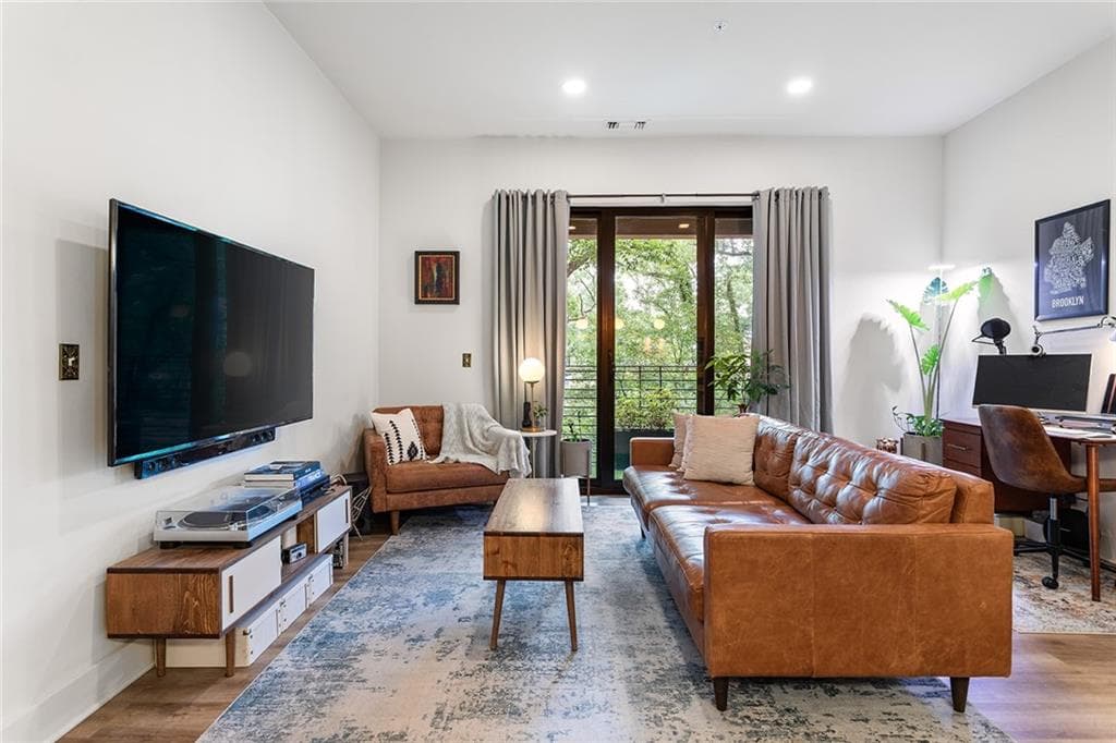 1 bedroom, 1 bathroom, 805 sq ft condominium for sale at 112 Rogers Street 204, Atlanta, GA 30317 — photo 2