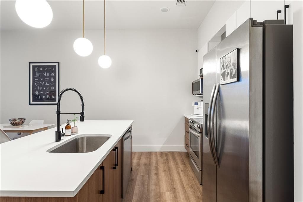 1 bedroom, 1 bathroom, 805 sq ft condominium for sale at 112 Rogers Street 204, Atlanta, GA 30317 — photo 5
