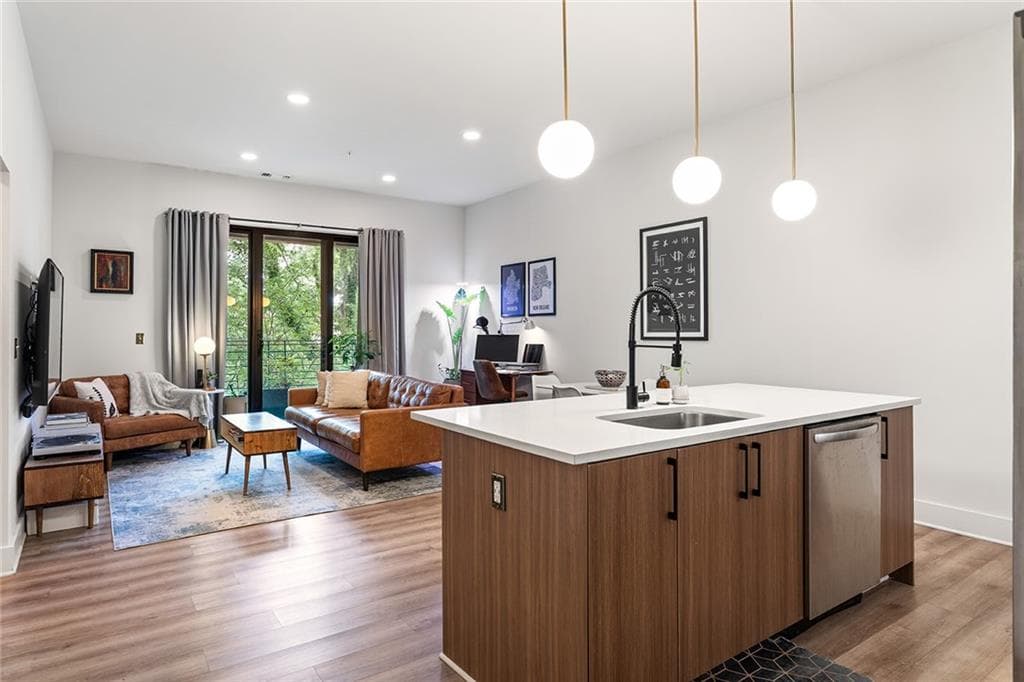 1 bedroom, 1 bathroom, 805 sq ft condominium for sale at 112 Rogers Street 204, Atlanta, GA 30317 — photo 6