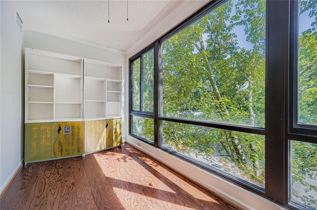 1 bedroom, 1 bathroom, 814 sq ft condominium for sale at 1800 Clairmont Lake A325, Decatur, GA 30033 — photo 5