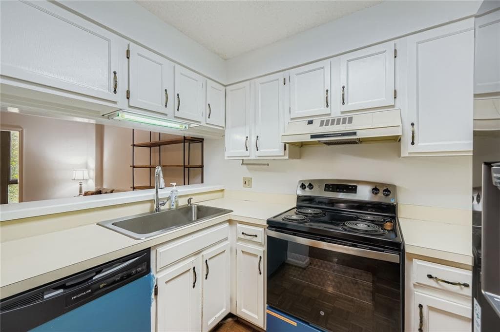1 bedroom, 1 bathroom, 814 sq ft condominium for sale at 1800 Clairmont Lake A325, Decatur, GA 30033 — photo 7
