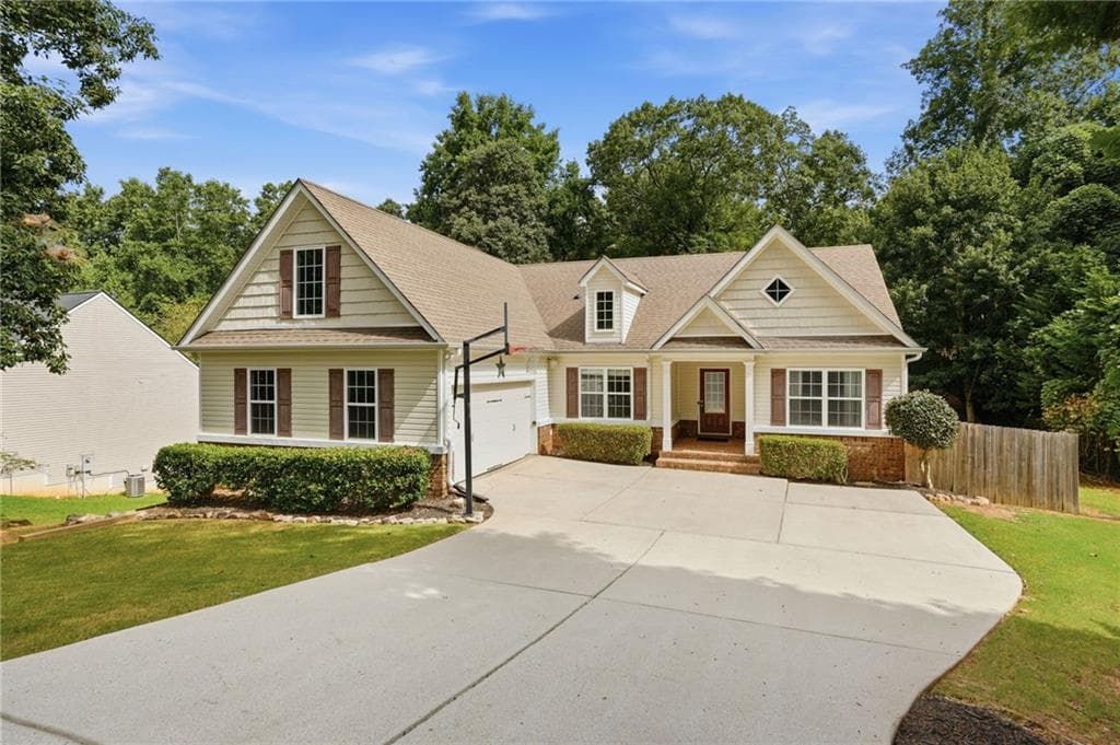 3 bedroom, 2 bathroom, 1,425 sq ft single family residence for sale at 3522 Cameron Drive, Gainesville, GA 30506