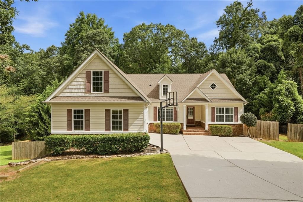 3 bedroom, 2 bathroom, 1,425 sq ft single family residence for sale at 3522 Cameron Drive, Gainesville, GA 30506 — photo 2