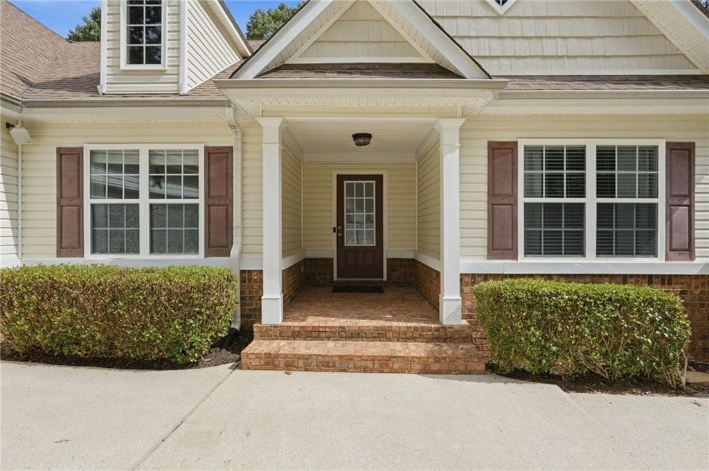 3 bedroom, 2 bathroom, 1,425 sq ft single family residence for sale at 3522 Cameron Drive, Gainesville, GA 30506 — photo 3