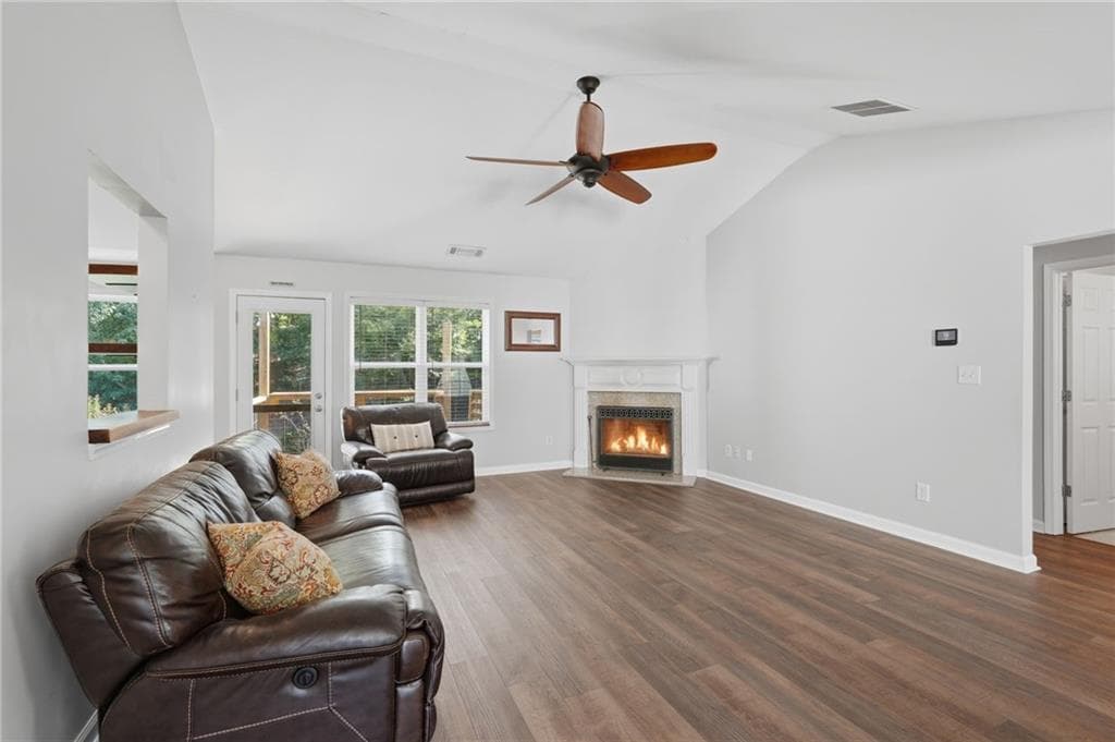 3 bedroom, 2 bathroom, 1,425 sq ft single family residence for sale at 3522 Cameron Drive, Gainesville, GA 30506 — photo 7