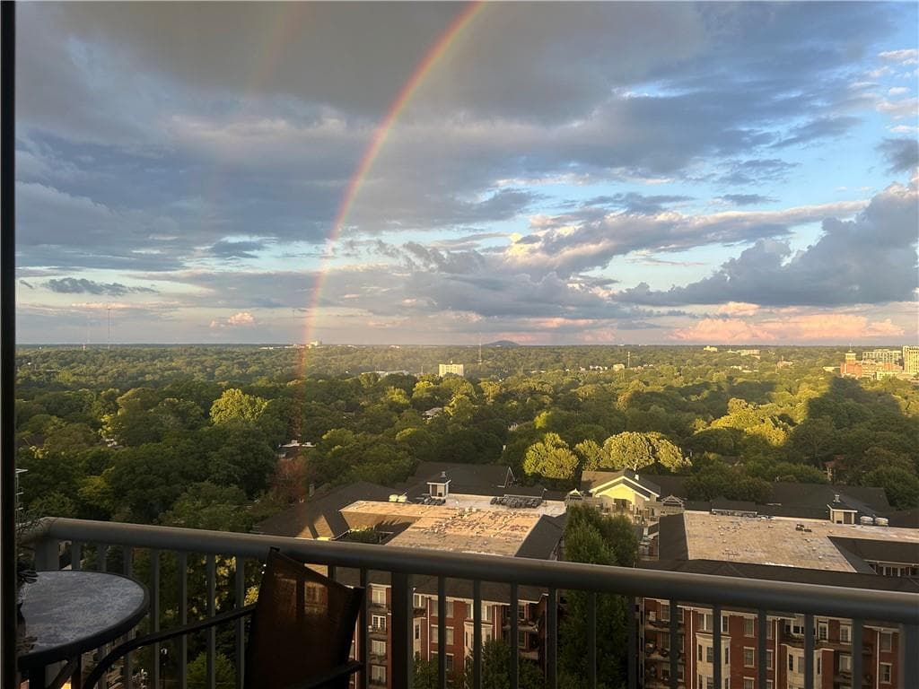 2 bedroom, 2 bathroom, 1,204 sq ft condominium under contract at 855 Peachtree Street 1513, Atlanta, GA 30308 — photo 4