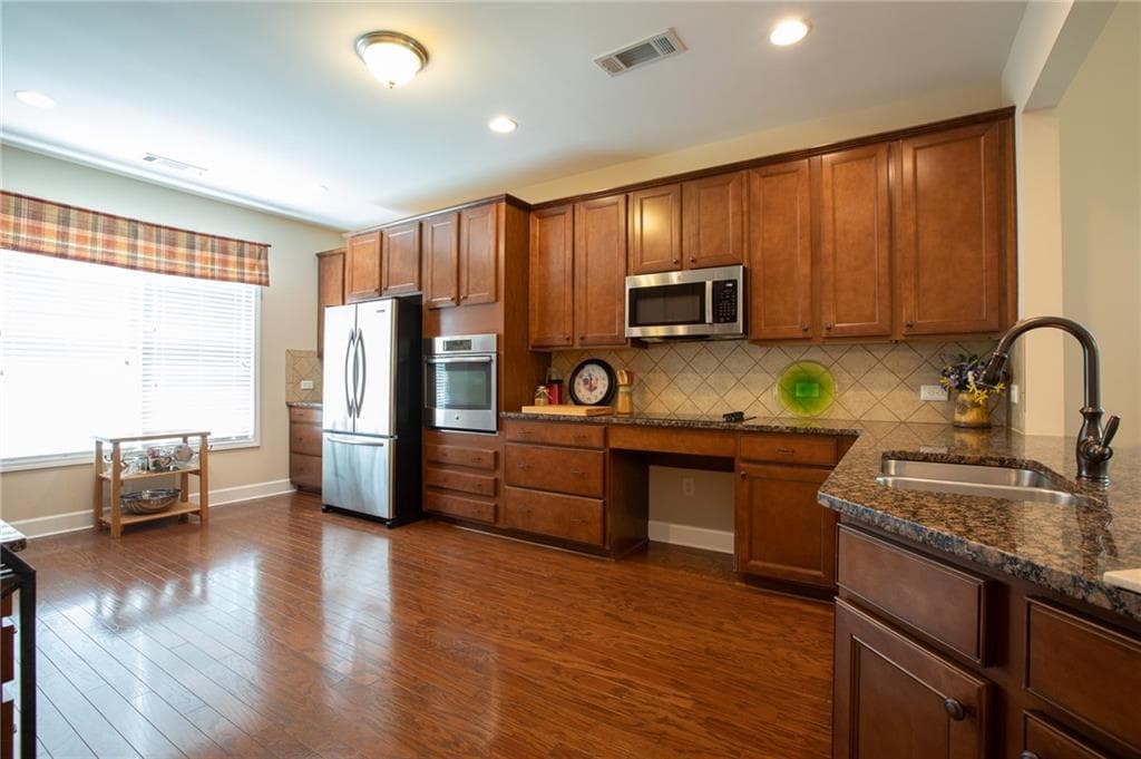 2 bedroom, 2 bathroom, 1,923 sq ft single family residence for sale at 3688 Majestic Oak Drive, Gainesville, GA 30504 — photo 2