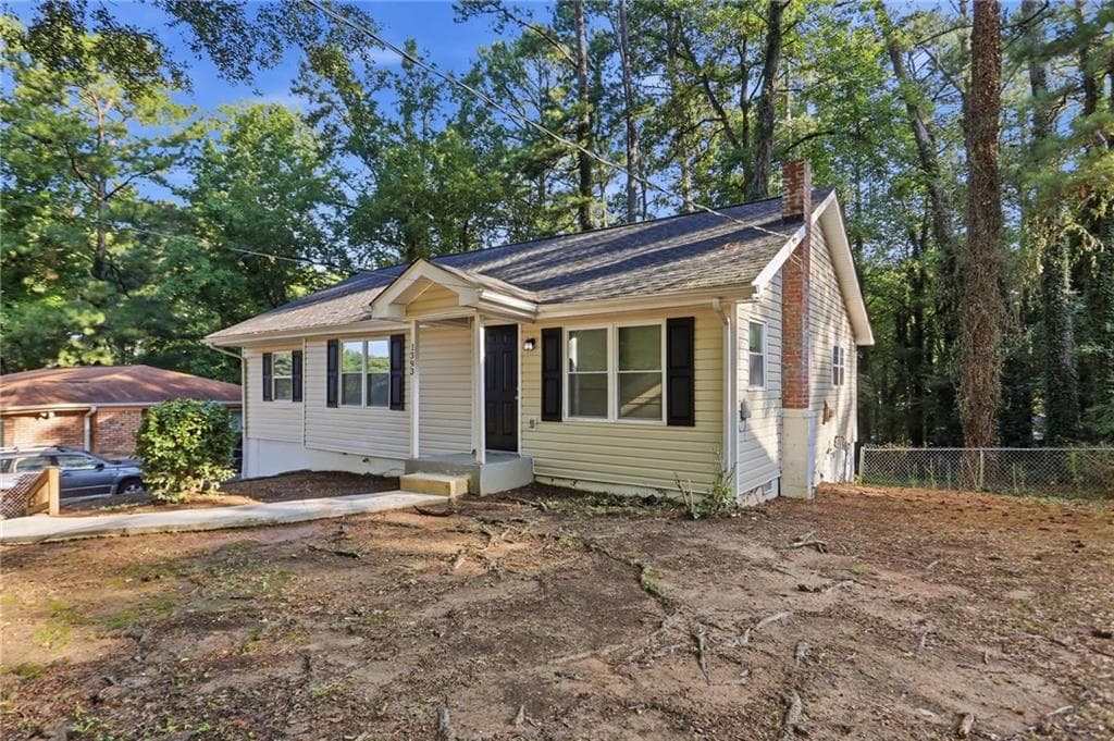 3 bedroom, 1 bathroom, 1,308 sq ft single family residence for sale at 1393 Northwest Drive, Atlanta, GA 30318 — photo 2