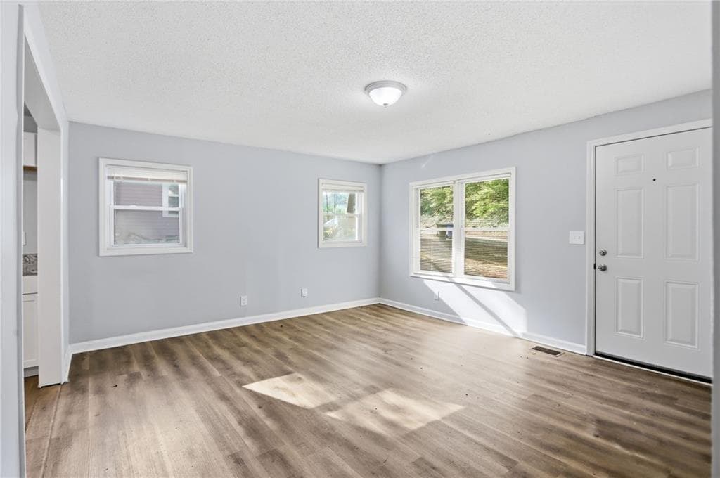 3 bedroom, 1 bathroom, 1,308 sq ft single family residence for sale at 1393 Northwest Drive, Atlanta, GA 30318 — photo 8