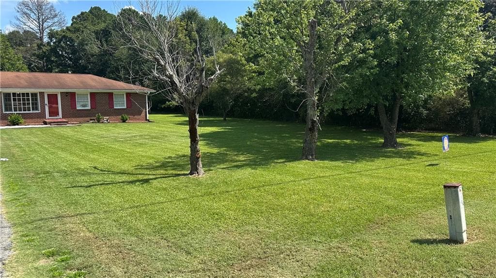3 bedroom, 2 bathroom, 1,000 sq ft single family residence for sale at 2323 Locust Grove Road, Griffin, GA 30223 — photo 8