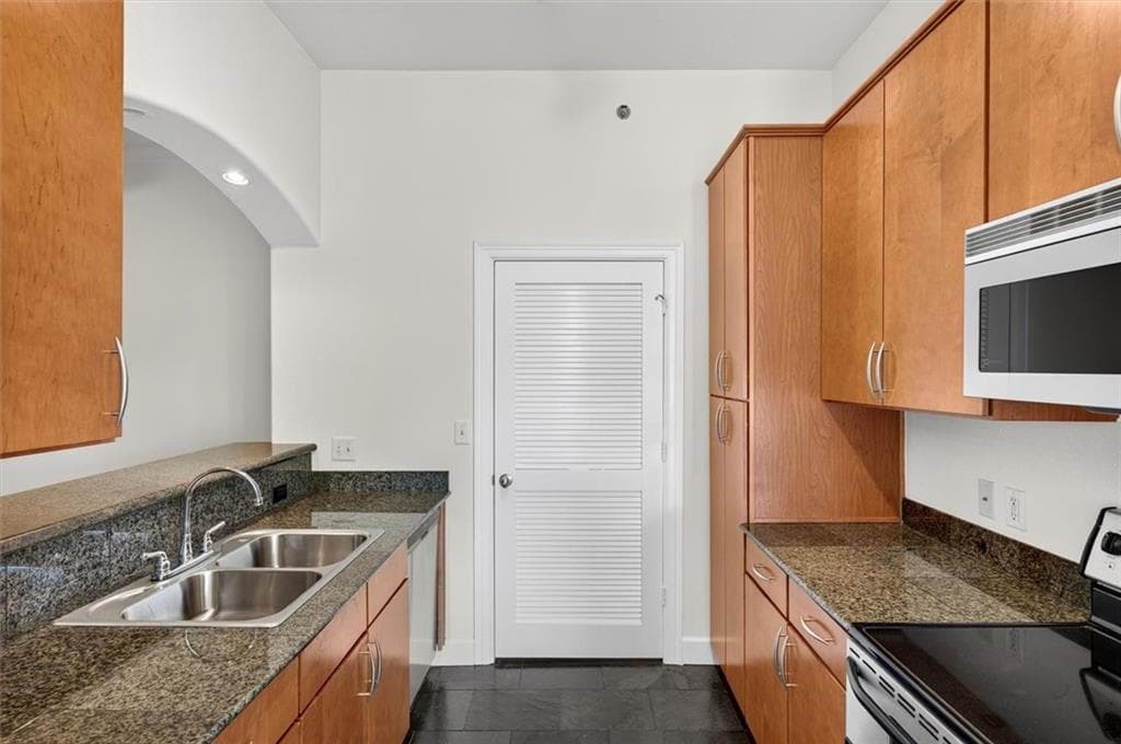 1 bedroom, 1 bathroom, 1,303 sq ft condominium for sale at 3445 Stratford Road 1508, Atlanta, GA 30326 — photo 7