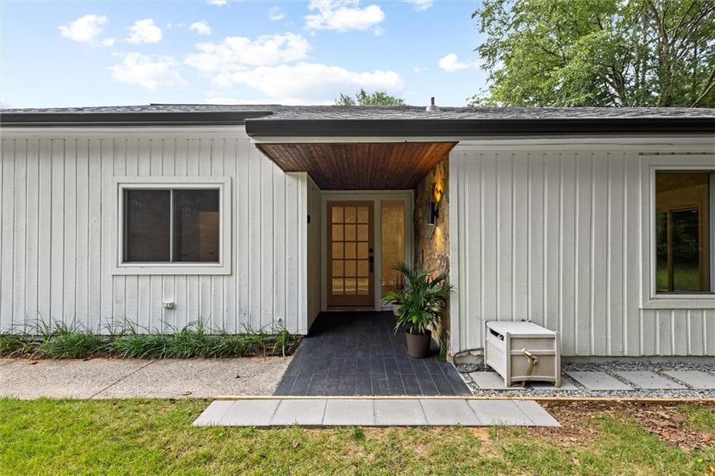 3 bedroom, 2 bathroom, 1,848 sq ft single family residence for sale at 6166 Stadium Court, Peachtree Corners, GA 30092 — photo 3