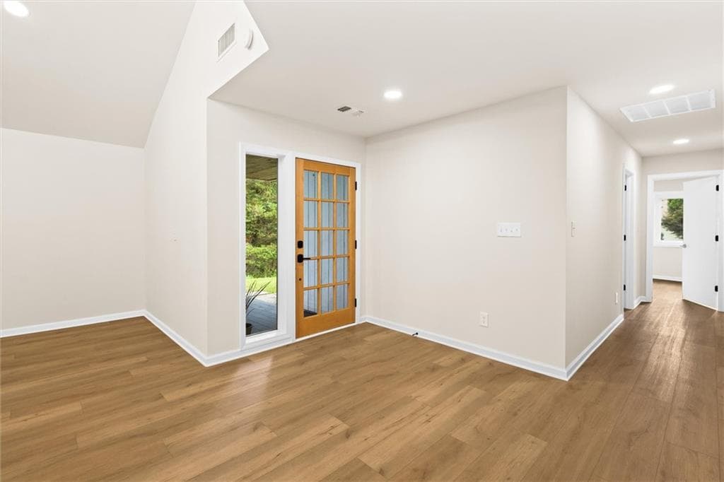 3 bedroom, 2 bathroom, 1,848 sq ft single family residence for sale at 6166 Stadium Court, Peachtree Corners, GA 30092 — photo 6