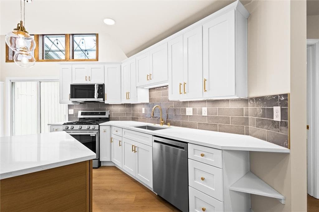3 bedroom, 2 bathroom, 1,848 sq ft single family residence for sale at 6166 Stadium Court, Peachtree Corners, GA 30092 — photo 10