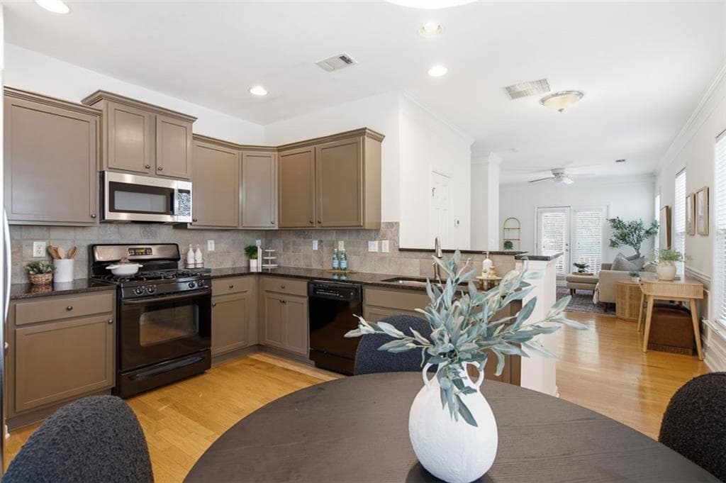 3 bedroom, 3 bathroom, 1,641 sq ft townhouse for sale at 855 Commonwealth Avenue, Atlanta, GA 30312 — photo 8