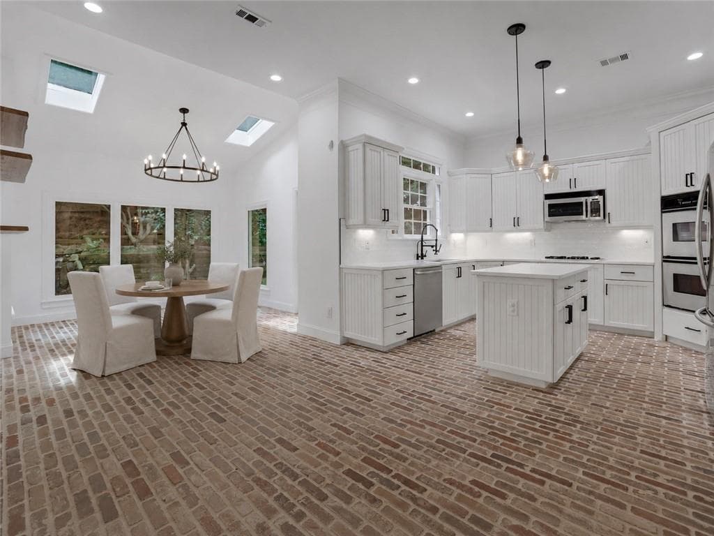 4 bedroom, 3 bathroom, 2,508 sq ft single family residence under contract at 495 Wilfawn Way, Avondale Estates, GA 30002 — photo 7