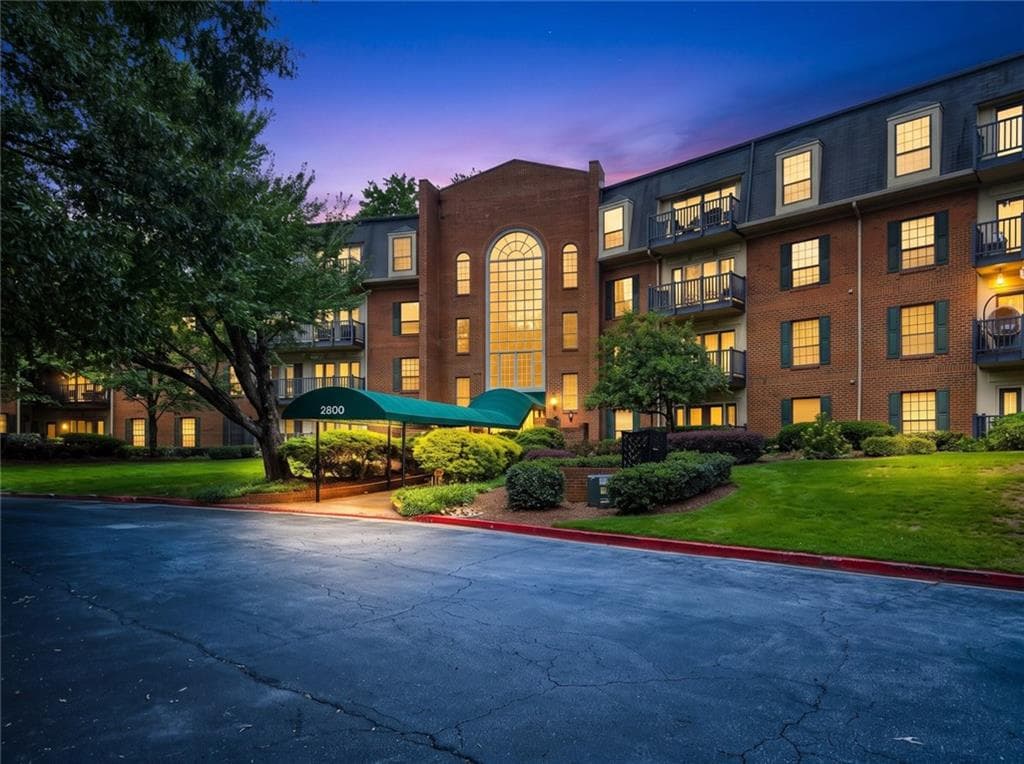 2 bedroom, 2 bathroom, 1,224 sq ft condominium sold at 28402 Plantation Drive, Atlanta, GA 30324