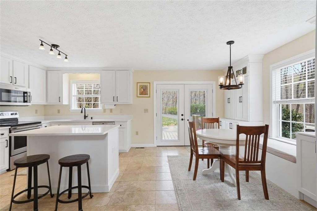 5 bedroom, 4 bathroom, 3,696 sq ft single family residence for sale at 134 Nicholson Lane, Talking Rock, GA 30175 — photo 5