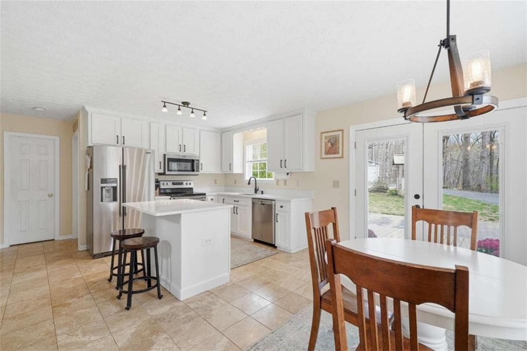 5 bedroom, 4 bathroom, 3,696 sq ft single family residence for sale at 134 Nicholson Lane, Talking Rock, GA 30175 — photo 7