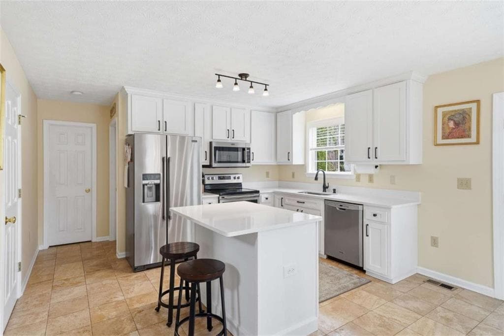 5 bedroom, 4 bathroom, 3,696 sq ft single family residence for sale at 134 Nicholson Lane, Talking Rock, GA 30175 — photo 10