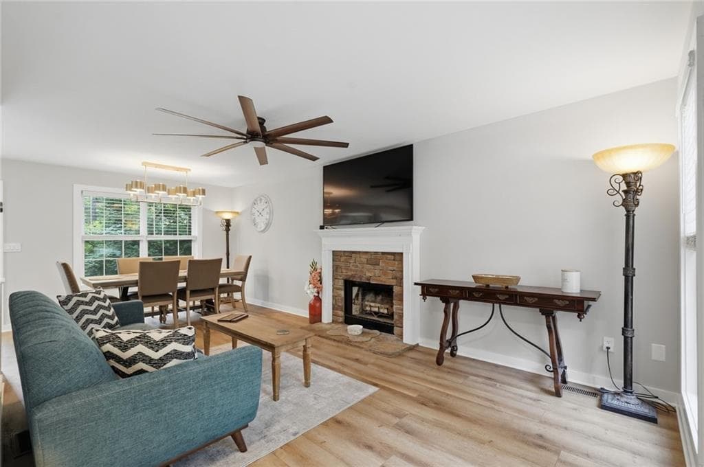 3 bedroom, 3 bathroom, 1,362 sq ft single family residence under contract at 2875 Capri Drive, Cumming, GA 30041 — photo 3