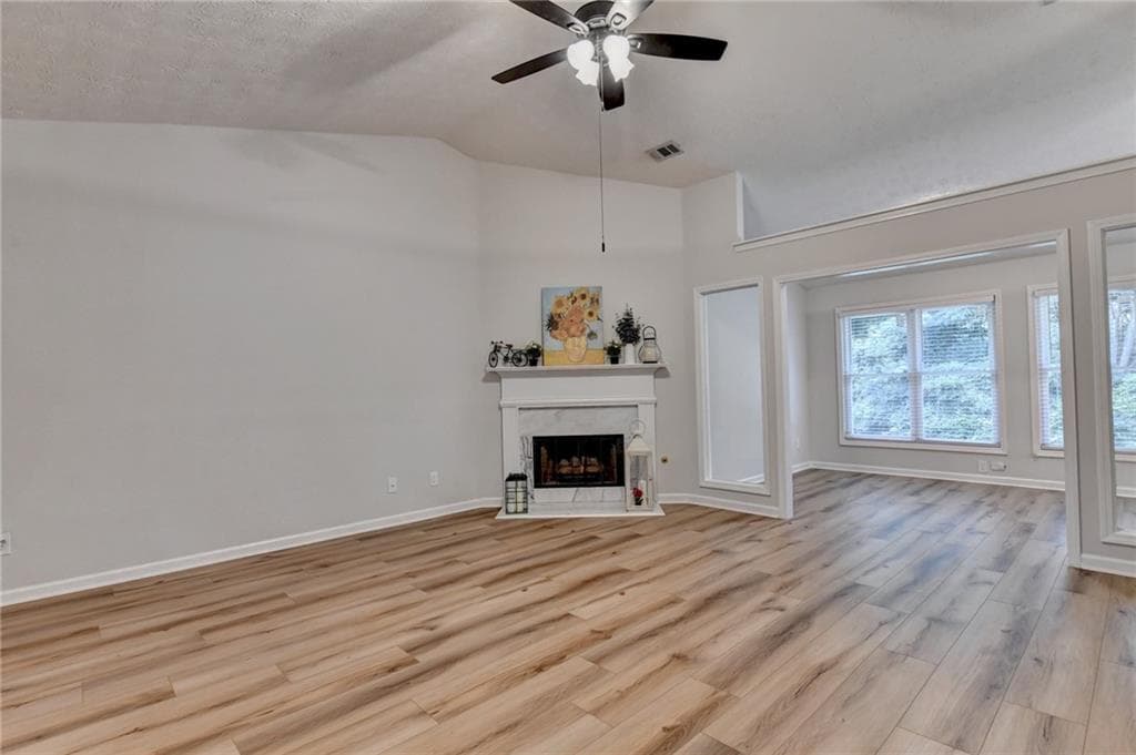 3 bedroom, 2 bathroom, 2,185 sq ft single family residence under contract at 1581 Highland Bluff Court, Suwanee, GA 30024 — photo 5