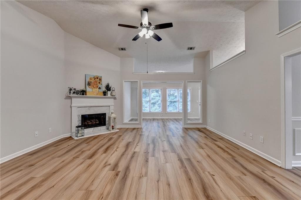 3 bedroom, 2 bathroom, 2,185 sq ft single family residence under contract at 1581 Highland Bluff Court, Suwanee, GA 30024 — photo 6