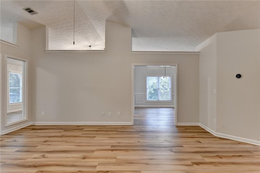 3 bedroom, 2 bathroom, 2,185 sq ft single family residence under contract at 1581 Highland Bluff Court, Suwanee, GA 30024 — photo 8