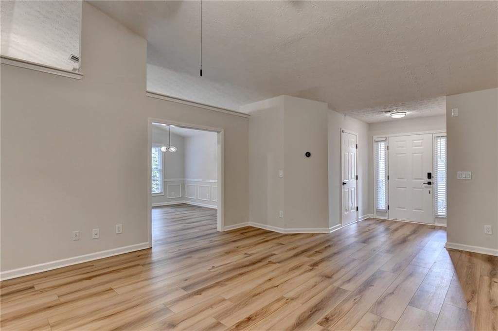 3 bedroom, 2 bathroom, 2,185 sq ft single family residence under contract at 1581 Highland Bluff Court, Suwanee, GA 30024 — photo 9