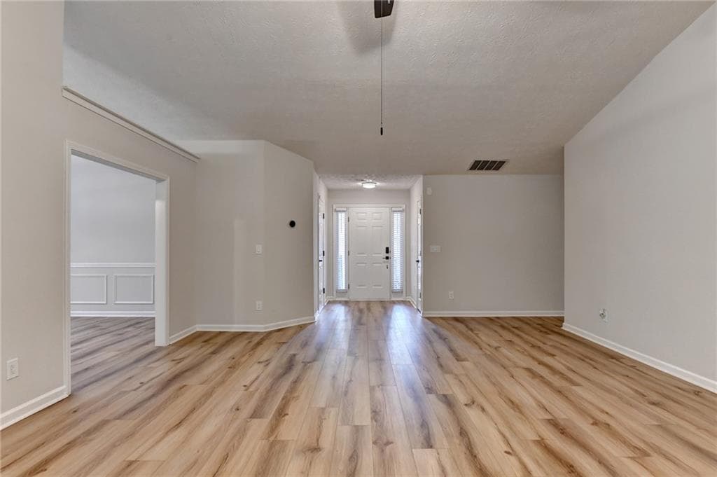 3 bedroom, 2 bathroom, 2,185 sq ft single family residence under contract at 1581 Highland Bluff Court, Suwanee, GA 30024 — photo 10