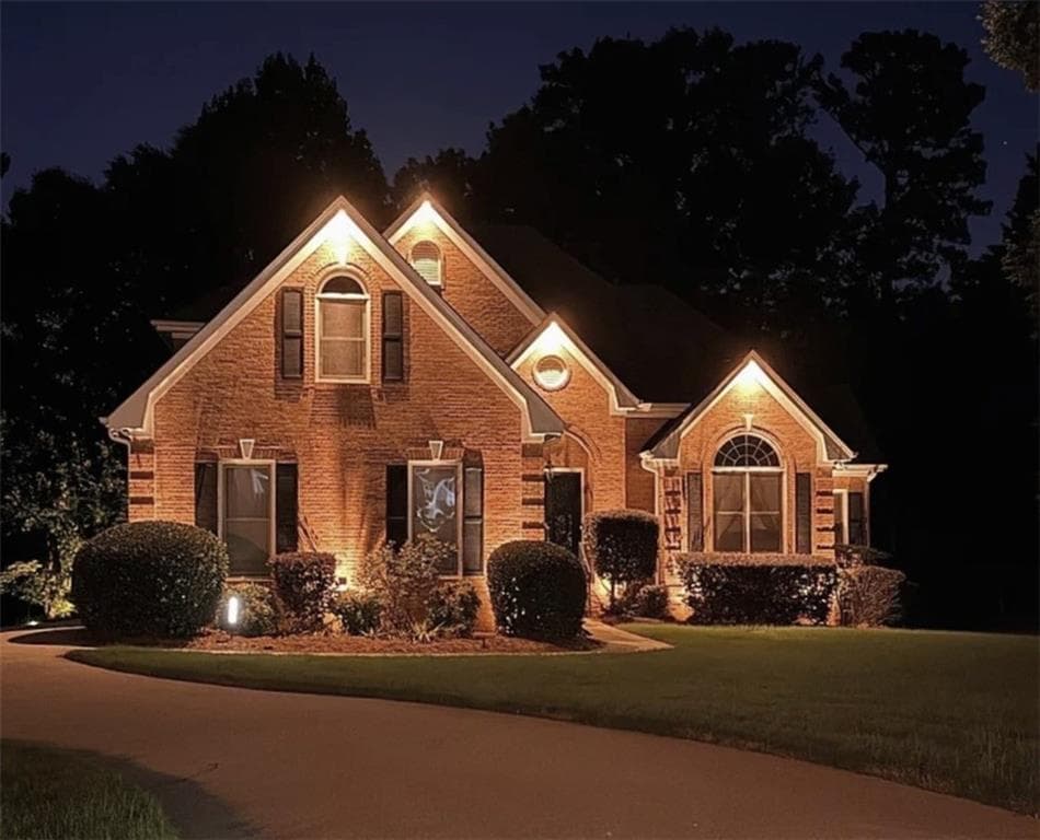 6 bedroom, 4 bathroom, 4,902 sq ft single family residence under contract at 2319 Lochinver Lane, Conyers, GA 30094 — photo 3