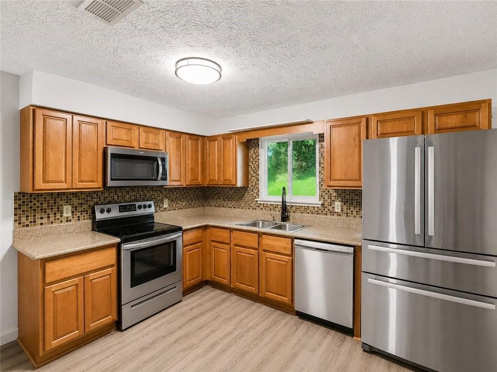 3 bedroom, 2 bathroom, 1,056 sq ft single family residence for sale at 201 Meadowlark Lane, Jonesboro, GA 30236 — photo 10