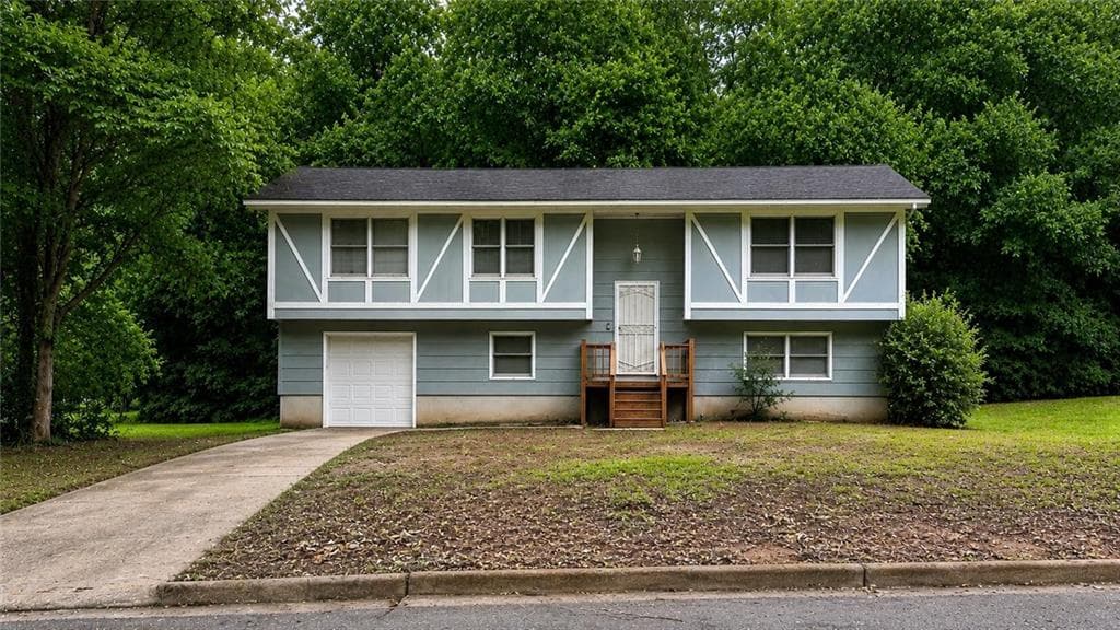5 bedroom, 2 bathroom, 2,700 sq ft single family residence for sale at 7528 Pembrook Court, Riverdale, GA 30274 — photo 1 of 9