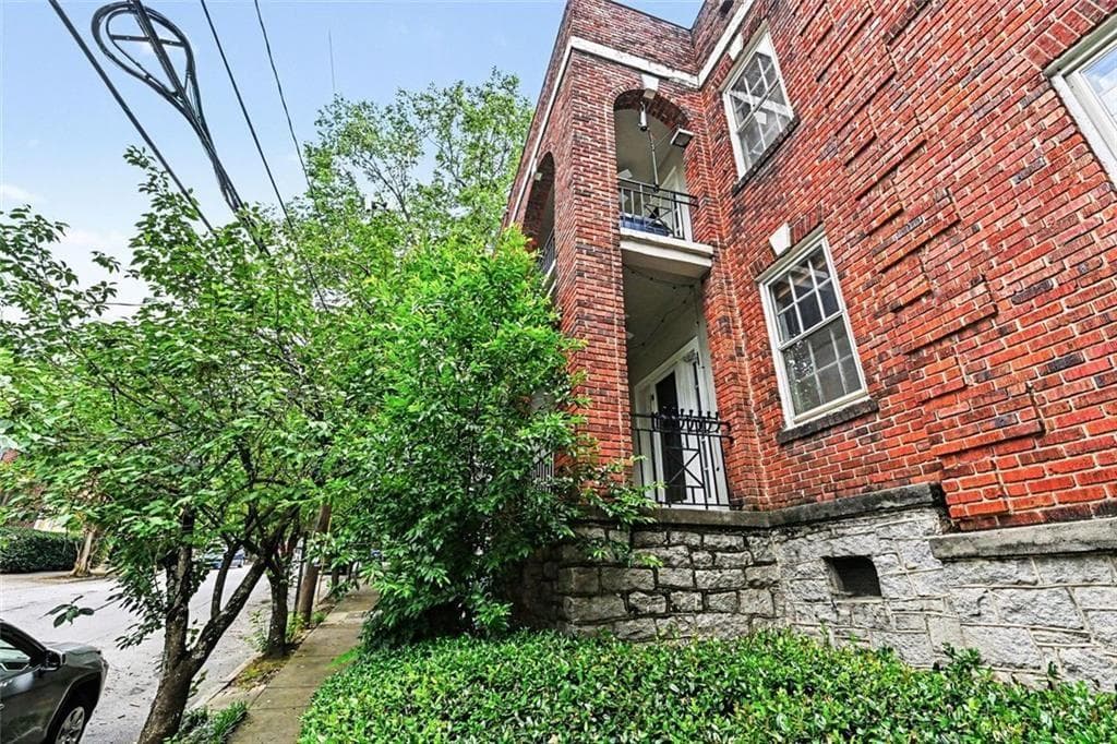 1 bedroom, 1 bathroom, 597 sq ft townhouse for sale at 798 Frederica Street 2, Atlanta, GA 30306 — photo 2