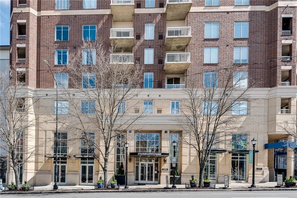 1 bedroom, 1 bathroom, 899 sq ft condominium for sale at 285 Centennial Olympic Park Drive 203, Atlanta, GA 30313 — photo 3