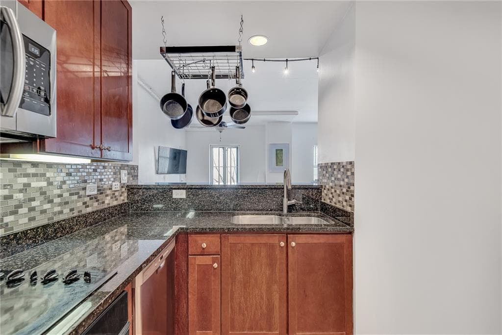 1 bedroom, 1 bathroom, 899 sq ft condominium for sale at 285 Centennial Olympic Park Drive 203, Atlanta, GA 30313 — photo 9