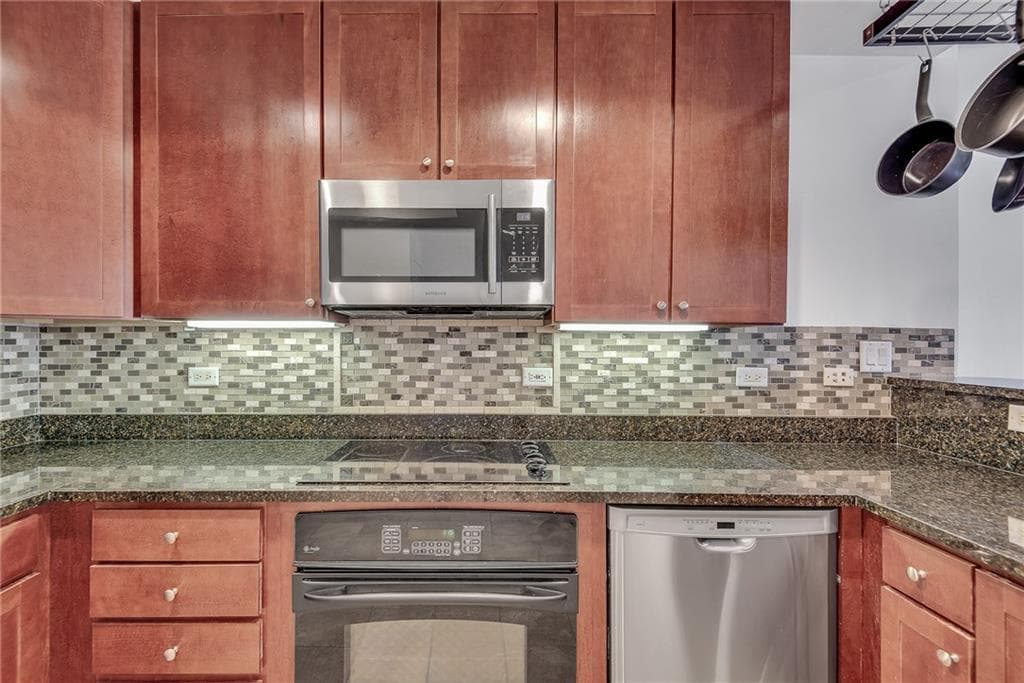 1 bedroom, 1 bathroom, 899 sq ft condominium for sale at 285 Centennial Olympic Park Drive 203, Atlanta, GA 30313 — photo 10