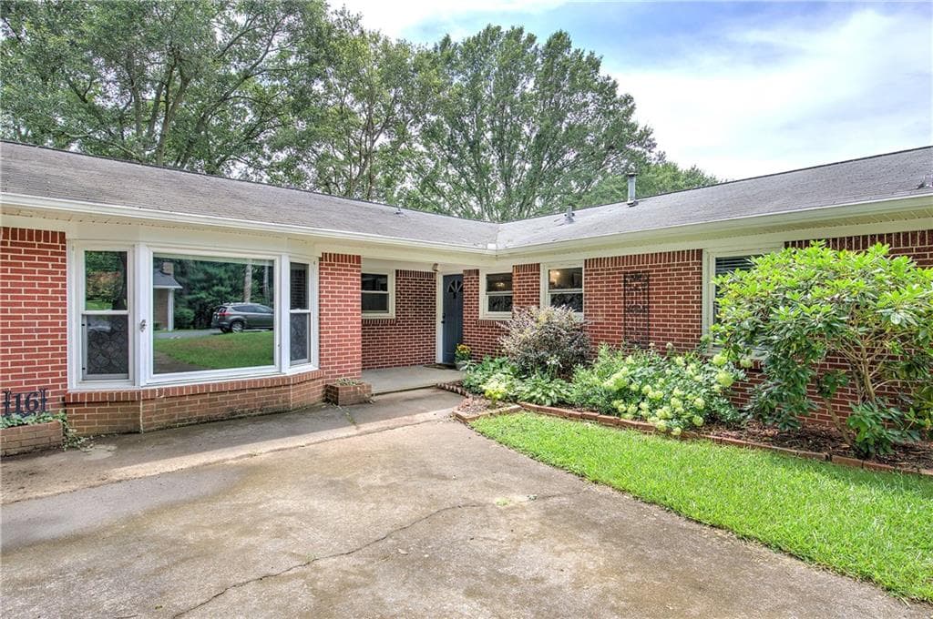 3 bedroom, 2 bathroom, 1,833 sq ft single family residence for sale at 16 Jones Mill Place, Cartersville, GA 30120 — photo 2