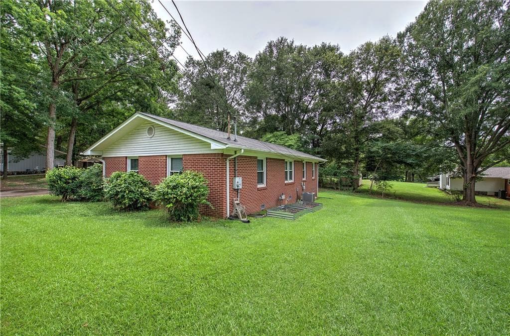 3 bedroom, 2 bathroom, 1,833 sq ft single family residence for sale at 16 Jones Mill Place, Cartersville, GA 30120 — photo 5