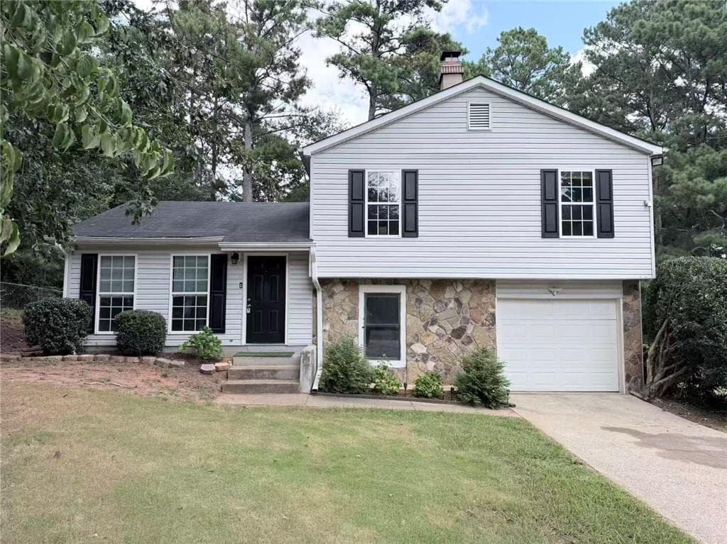 3 bedroom, 2 bathroom, 1,512 sq ft single family residence under contract at 944 Sweetwater Circle, Lawrenceville, GA 30044